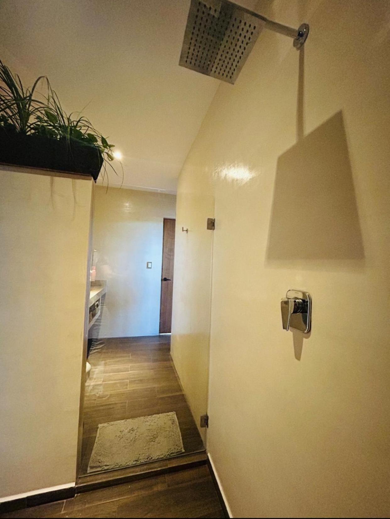 Apartment New Large Luxurious 1 Bedroom, 1 Bathroom In *