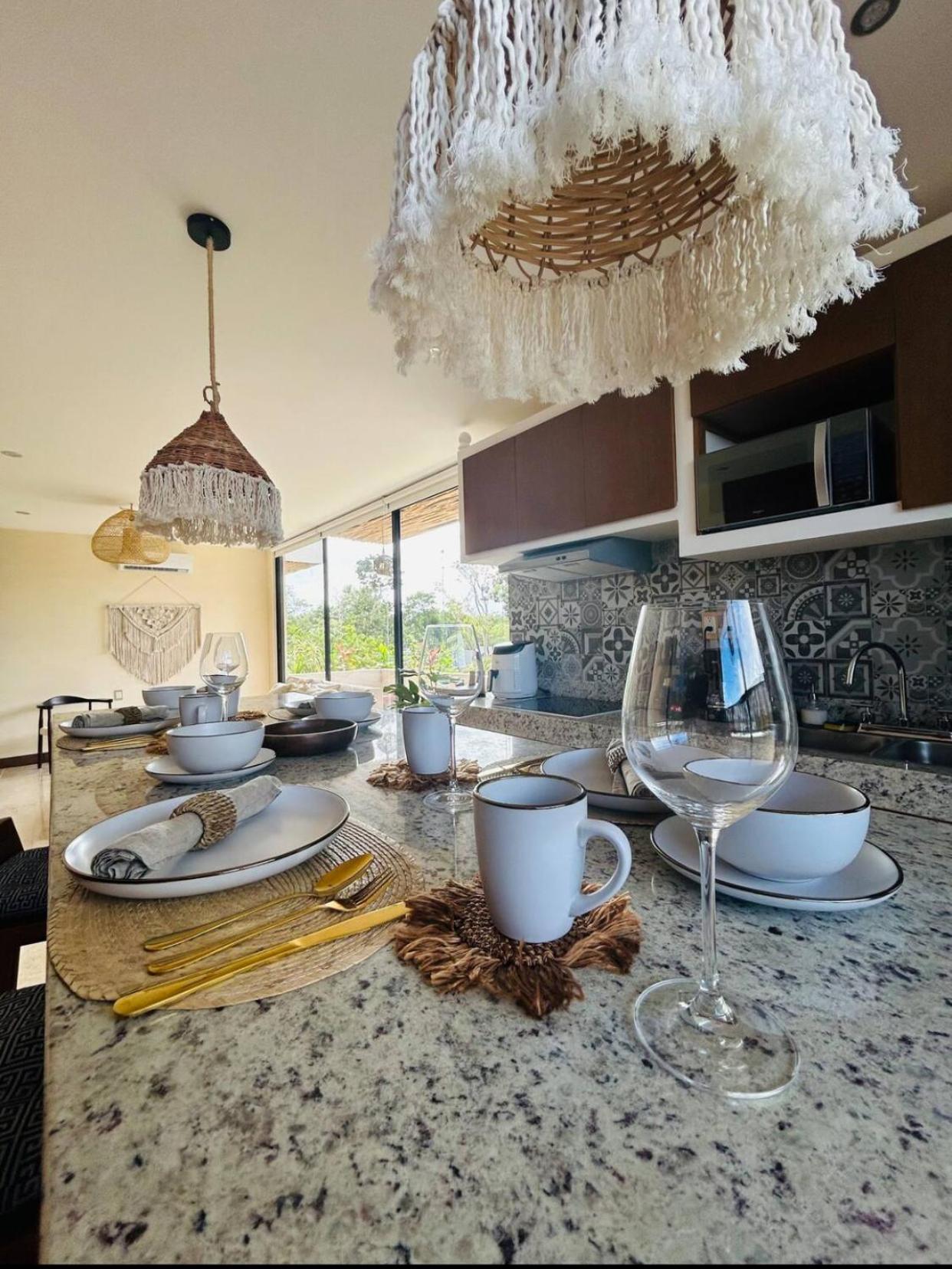 New Large Luxurious 1 Bedroom, 1 Bathroom In