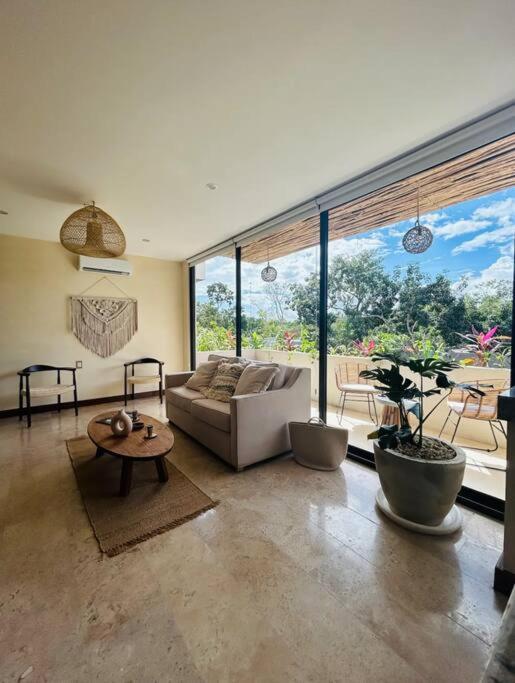 New Large Luxurious 1 Bedroom, 1 Bathroom In